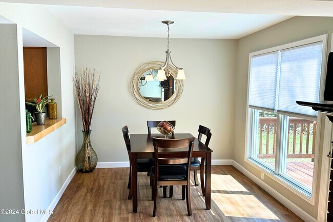 Foto del edificio - 23 Mohawk Trail