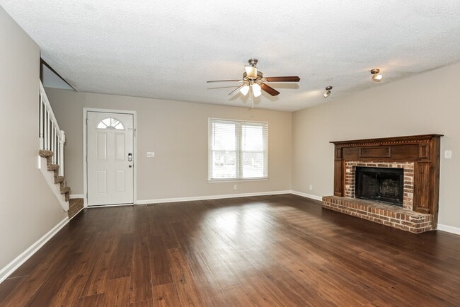 Foto del edificio - 2215 Leeds Ct