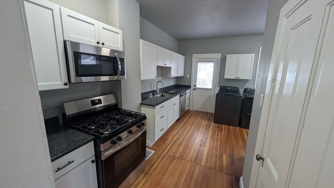 Building Photo - 1810 Morrie Ave