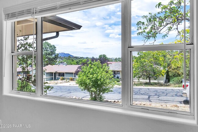 Foto del edificio - 821 Prescott Heights Dr