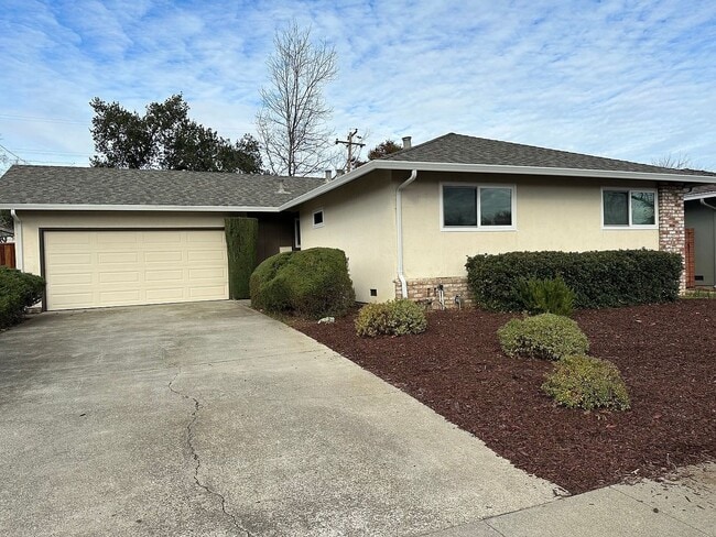 Building Photo - 7547 De Foe Dr