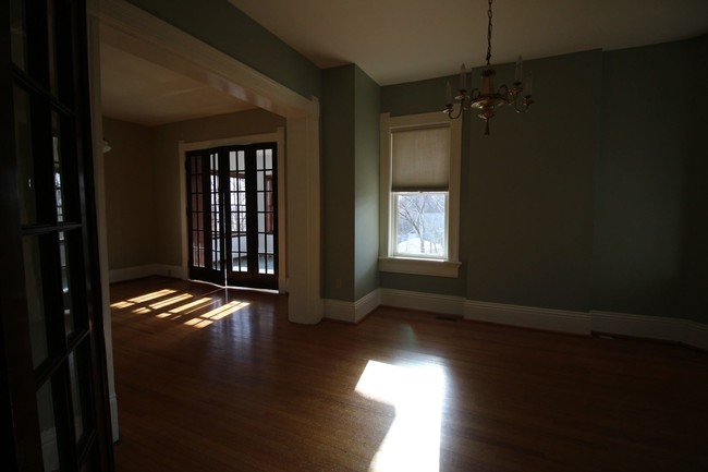 Building Photo - 3 br, 1.5 bath House - 111 Wall Street