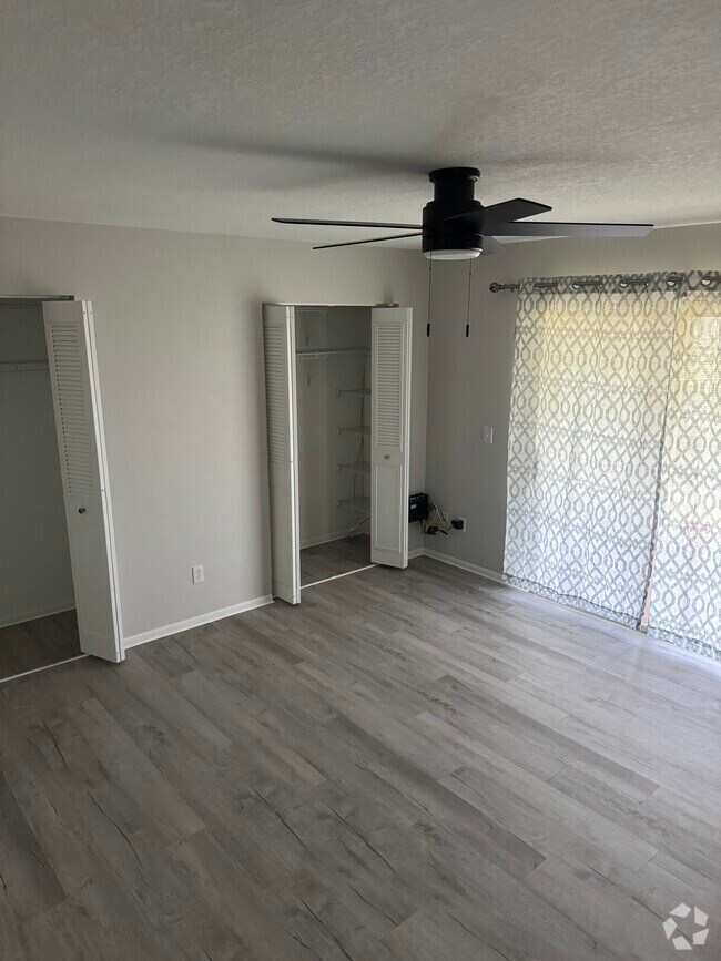 Building Photo - 12 Lake Vista Trl