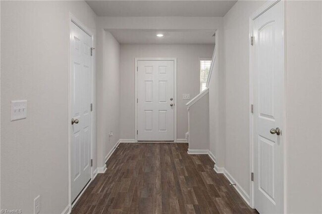 Building Photo - 2106 Briar Run Dr