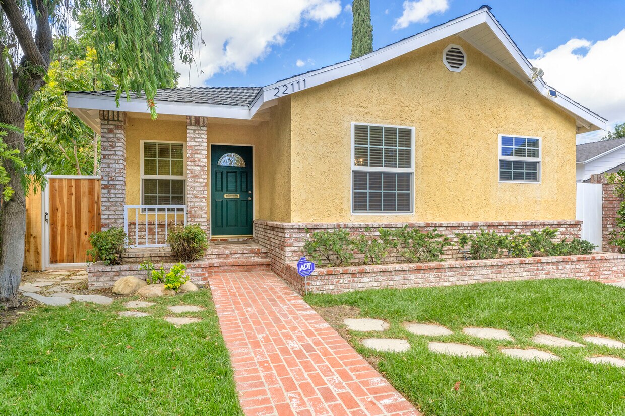 Primary Photo - 22111 Costanso St