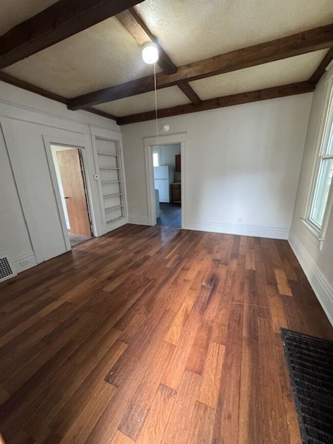 Building Photo - 812 Huestis Ave