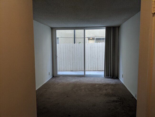 Foto del edificio - 11681 Gorham Ave