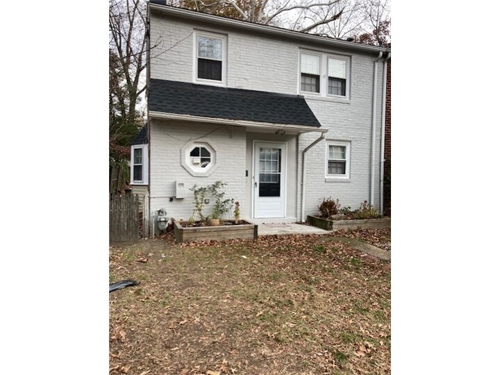 Primary Photo - 23 N Pennewell Dr