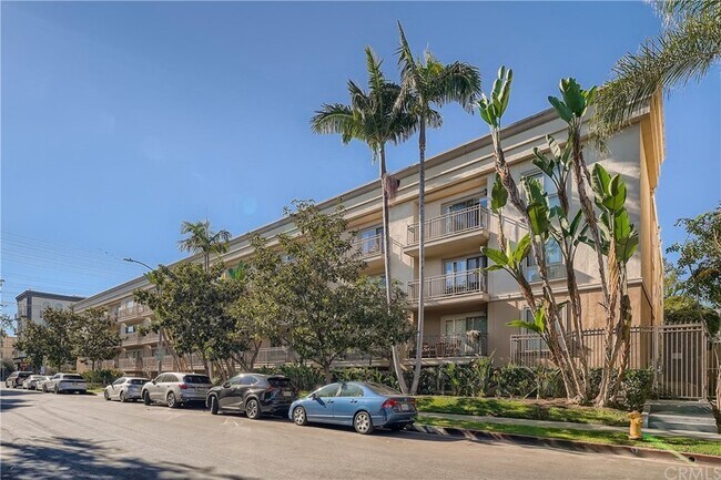 Foto del edificio - 141 S Clark Dr