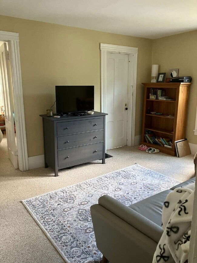 Foto del edificio - Available October 1!  2 Bedroom 1 bath upp...