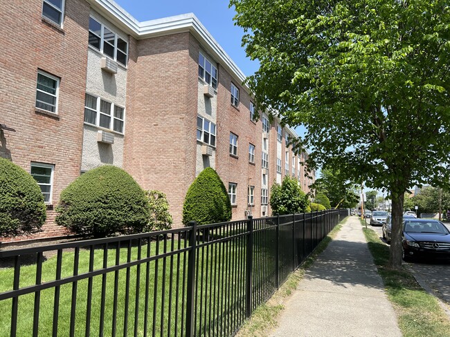 Foto del edificio - Blackrock Homes Apartments