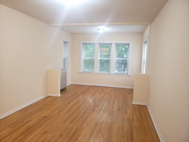 Building Photo - 4412 N St Louis Ave