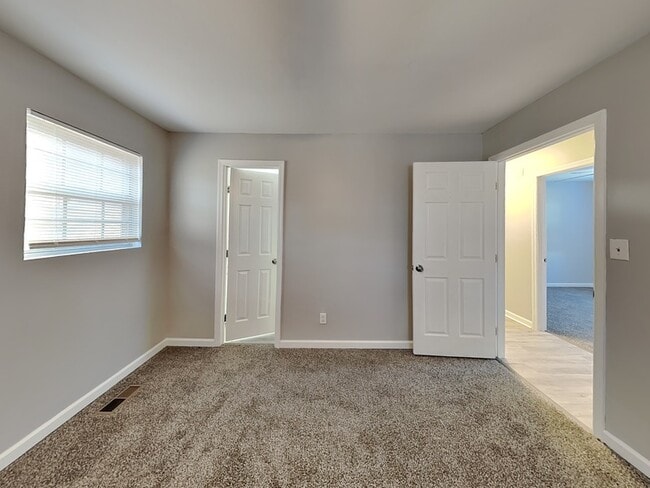 Foto del edificio - 5835 Brenda Dr