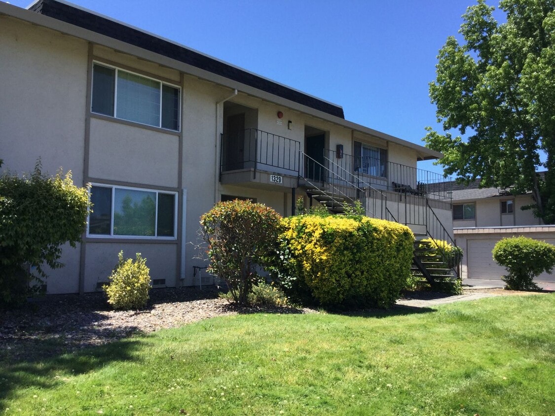 Primary Photo - Cute upper-level 1bd. in Rohnert Park ~ Av...