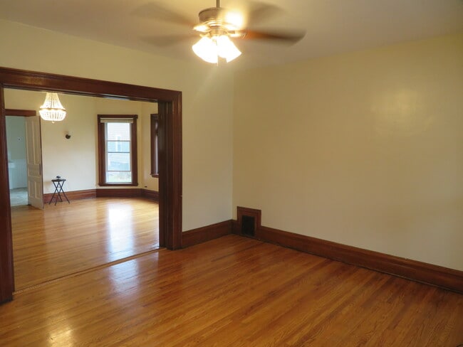 Building Photo - 449 10th St