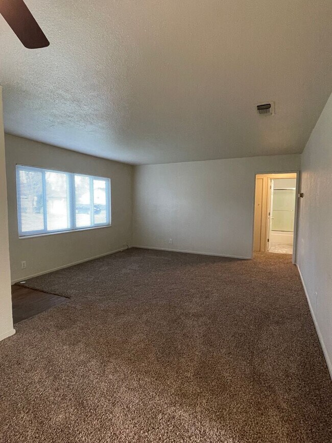 Foto del edificio - 3 BEDROOM 1 BATH HOUSE IN THE ENTERPRISE S...