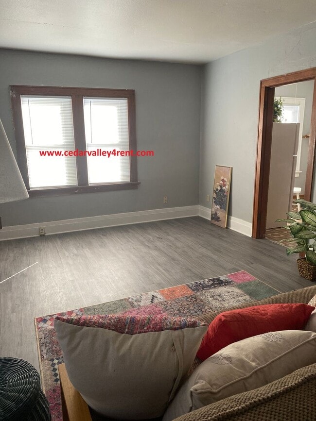 Building Photo - 218 Pleasant St