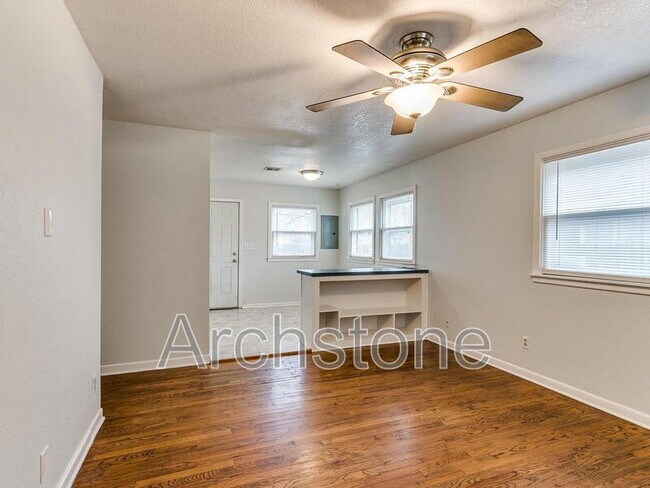 Building Photo - 630 Villa Dr