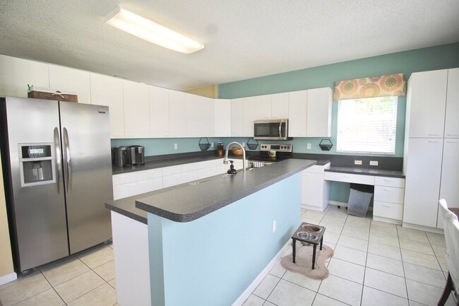 Building Photo - 9754 Scribner Ln