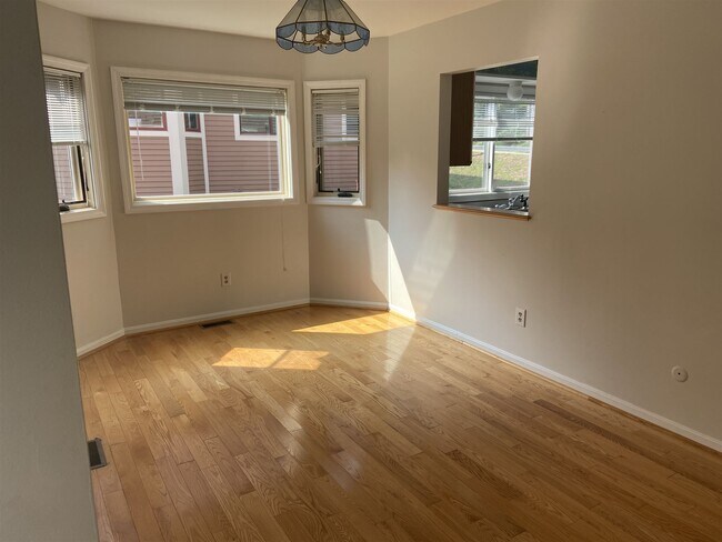 Building Photo - 102 Spinnaker Way