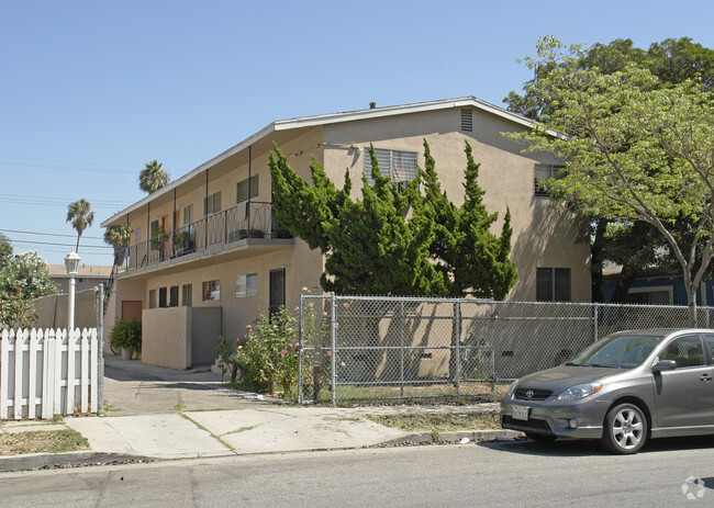 Primary Photo - 1408 N Las Palmas Ave