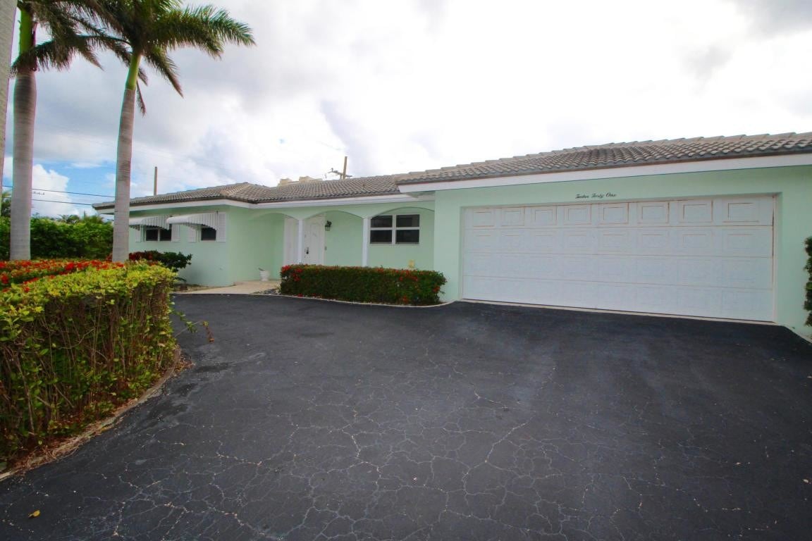 Primary Photo - 1241 Emerald Ln
