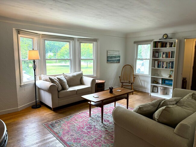 Building Photo - 144 Waukazoo Dr