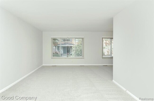 Foto del edificio - 946 N Adams Rd