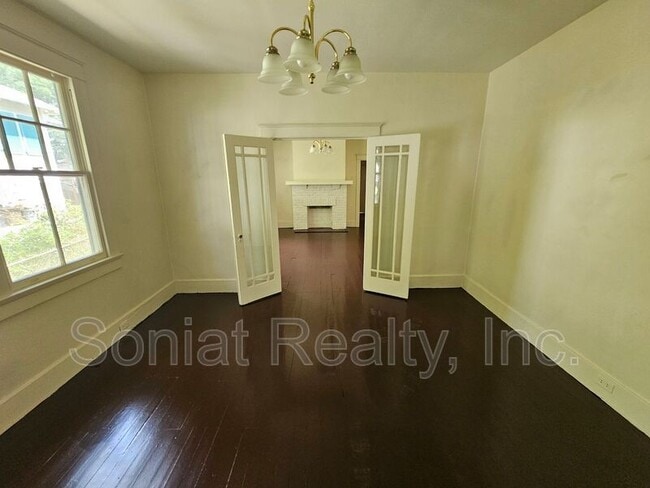 Building Photo - 4609 Bienville St