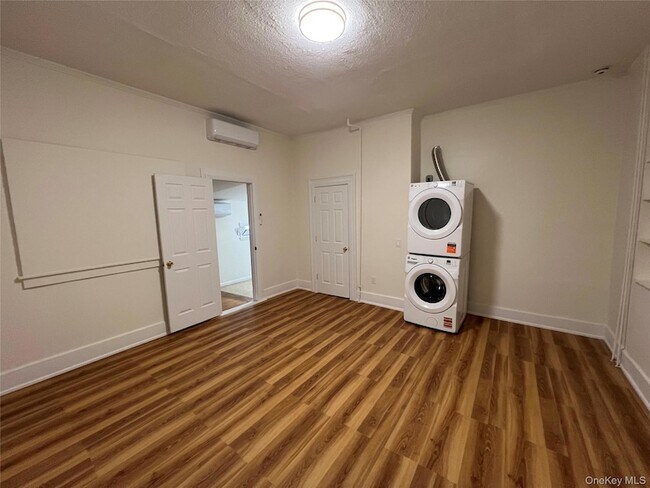 Foto del edificio - 78 Bayville Ave