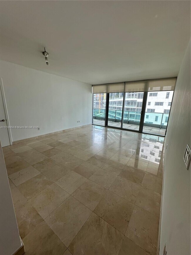 Foto del edificio - 1331 Brickell Bay Dr