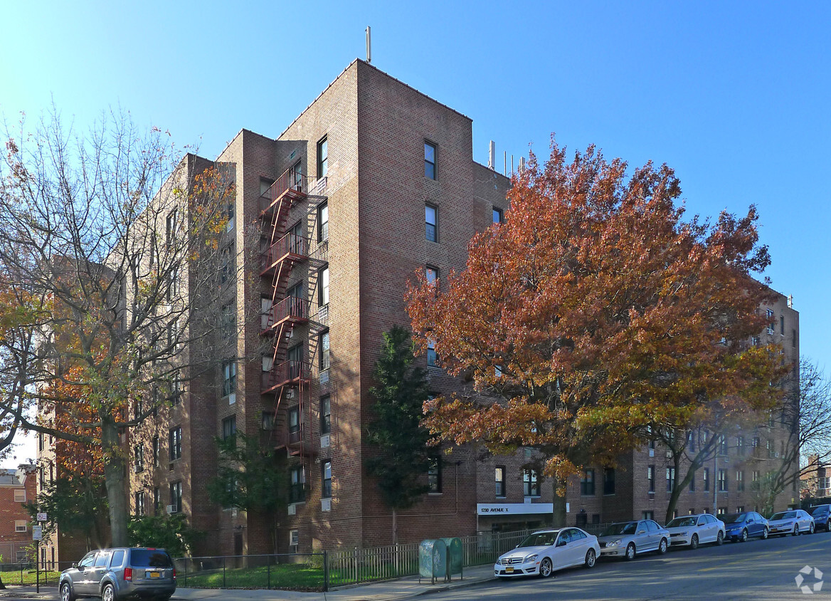 Building Photo - The Bradley