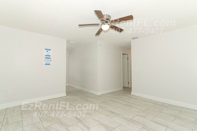 Foto del edificio - Remodeled 4/1.5 with Large Family Room