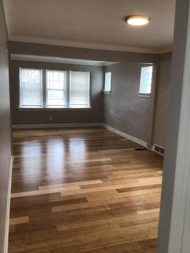 Foto del edificio - 1637 Veronica Ave