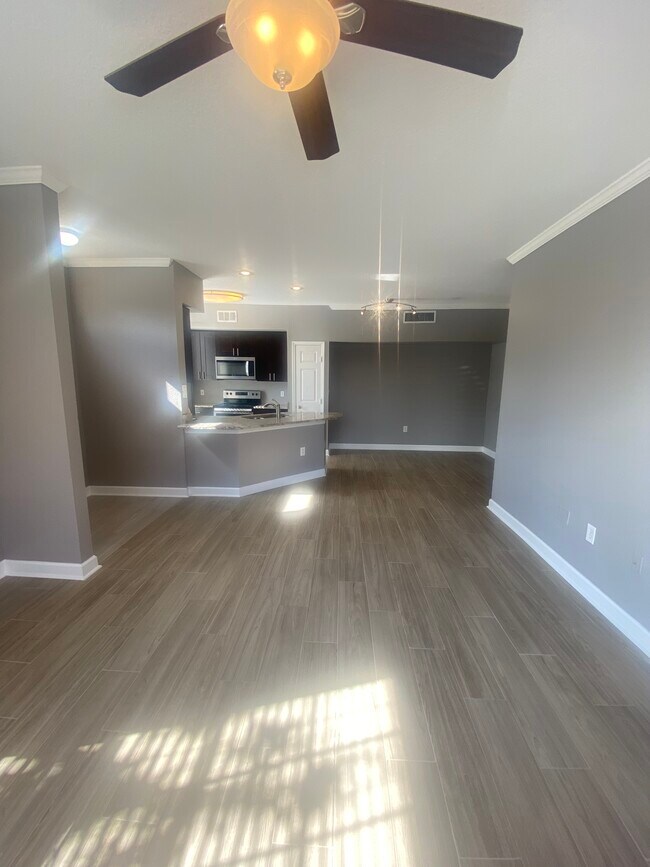 Foto del edificio - 9744 Lake Chase Island Way
