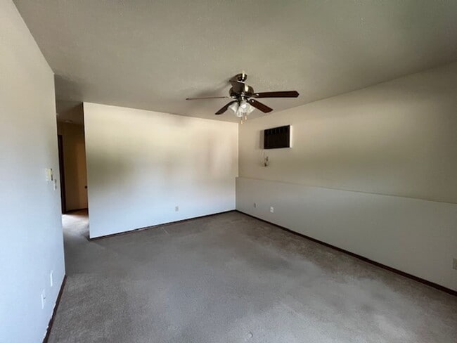 Building Photo - 6006 Boxwood Dr