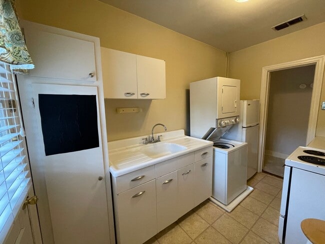 Building Photo - Adorable Cottage in The Hill Area!