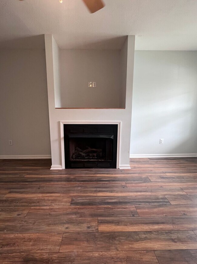 Building Photo - Stafford Crossing Condo, End unit with gar...