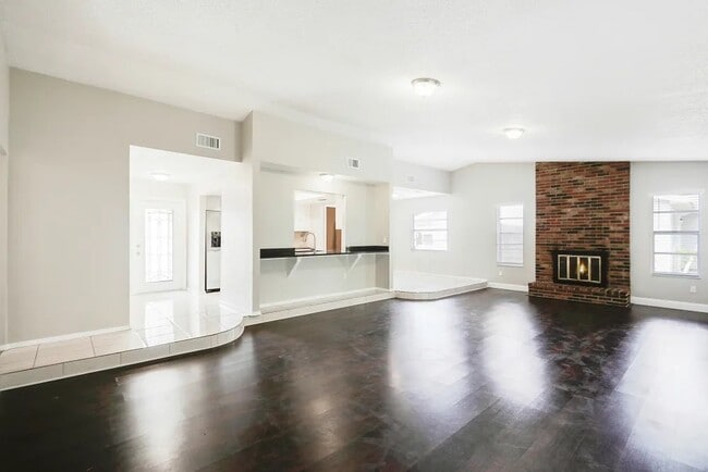 Foto del edificio - 1303 Village Ct