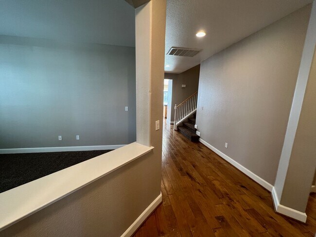 Building Photo - 4 bedroom home with 3 car garage in Patterson!