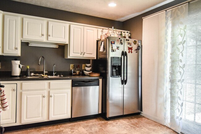 Foto del edificio - Three Bedroom in Sango!