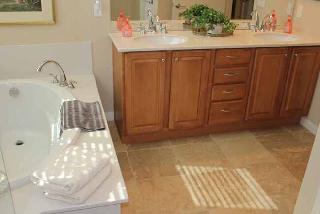 Building Photo - 2 bedroom in Indio CA 92203