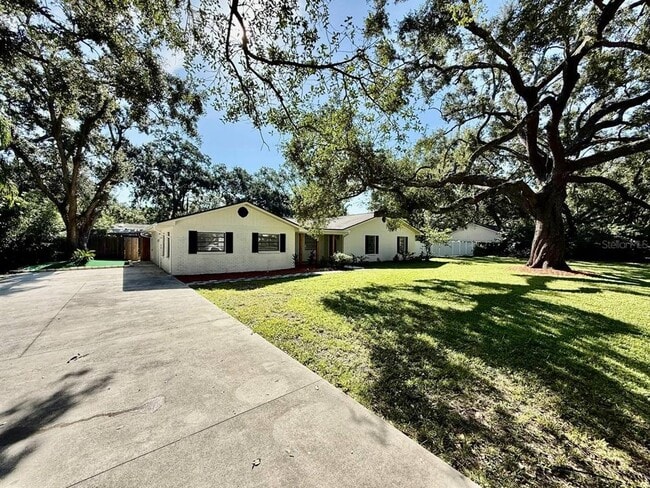 Foto del edificio - 15611 Walden Ave