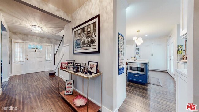 Building Photo - 3 br, 2.5 bath House - 4115 Degnan Blvd