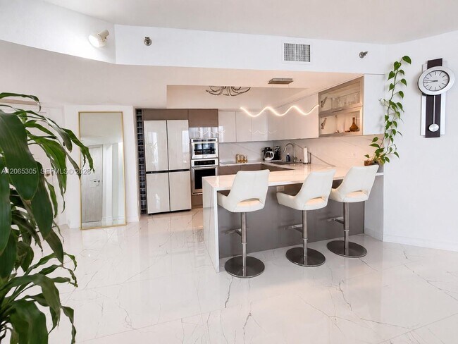 Building Photo - 3600 Mystic Pointe Dr