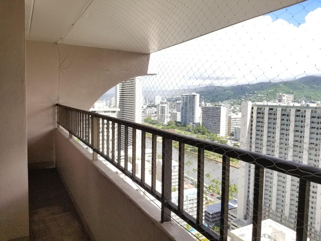 Building Photo - 2240 Kuhio Ave