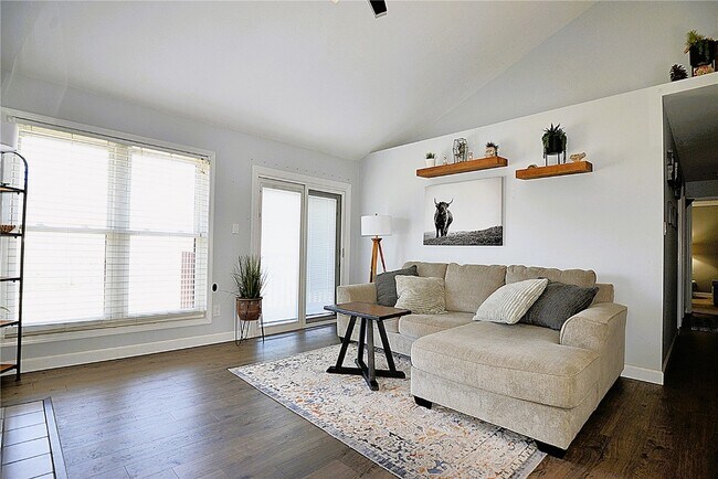 Building Photo - 5101 Hollow Wood Ct