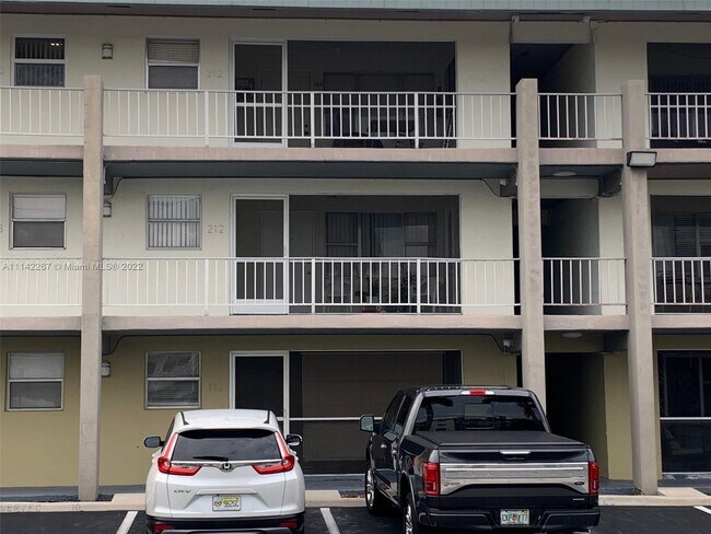 Foto del edificio - 250 Layne Blvd