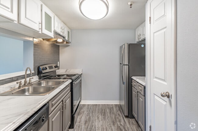 2BD, 1.5BA - 850SF - Kitchen - Buena Vista Apartments – Studio, 1 & 2 Bed...