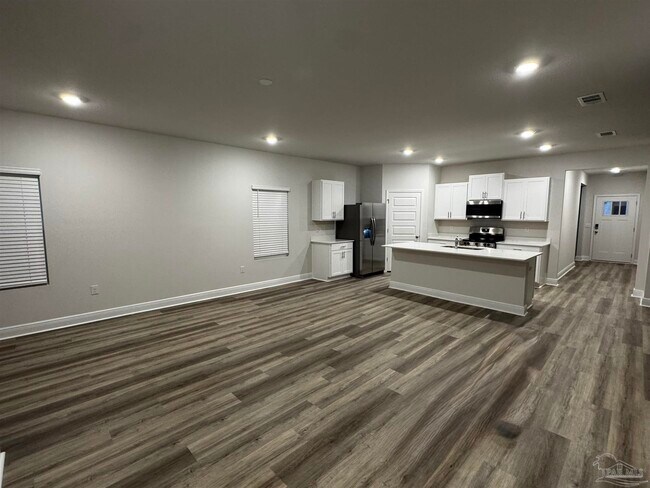 Foto del edificio - 8057 Fir Tree Dr